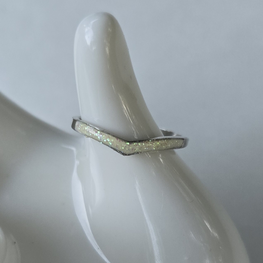 💍 Opalite V Ring